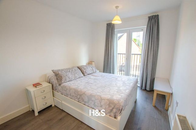 50 Ratcliffe Avenue - Bedroom.Jpg
