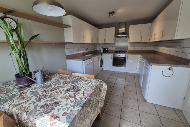 3, Lister Road, Dursley photo 2