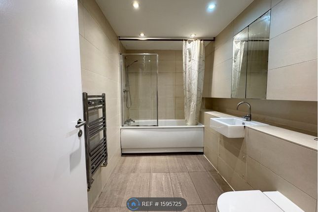 Flat, Elm Road, Wembley photo 3