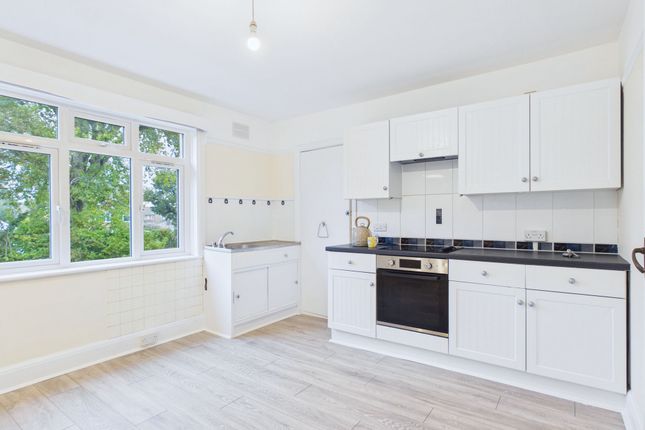 First Floor Flat, 54 Outerwyke Road, Bognor Regis photo 2