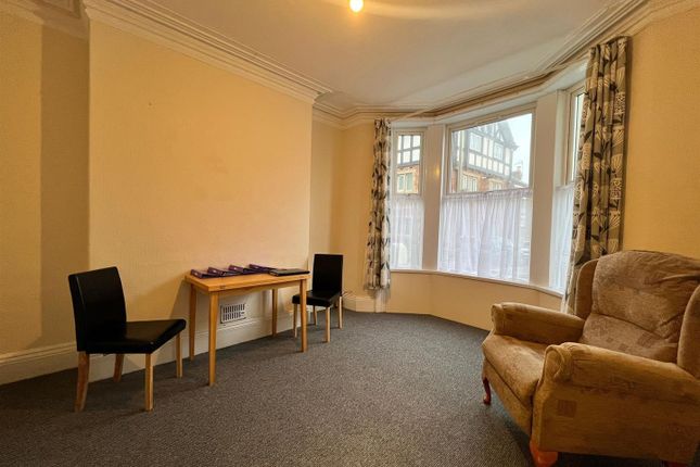2, Queens Terrace, Scarborough photo 2