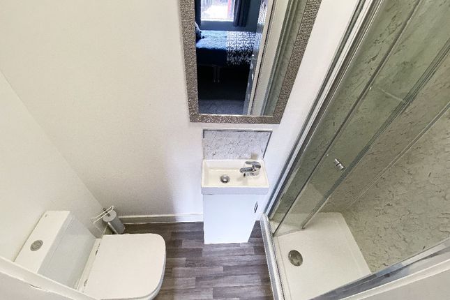 Room 2, 14 Royal Avenue, Doncaster photo 3