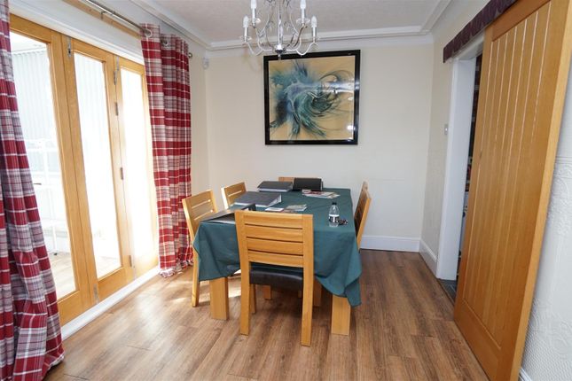 11, Robin Close, Bradford photo 4