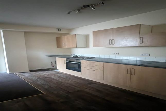 Flat to rent in Smyrna Chapel, Taibach, Port Talbot