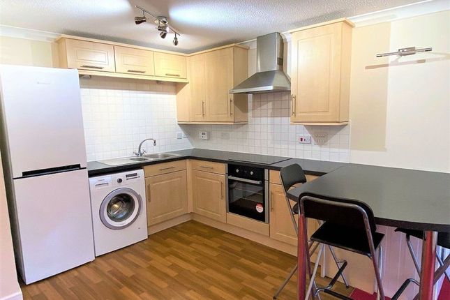 3 Edmund Place, Dunfermline photo 3