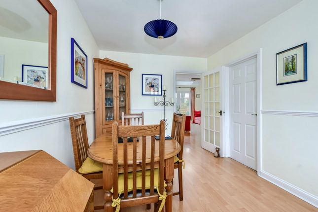 Oak Tree Close, Abbots Langley photo 2