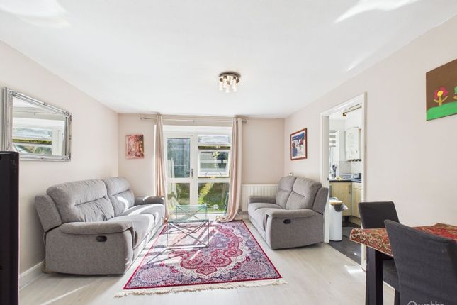 53 Holmbury Grove, Croydon photo 2