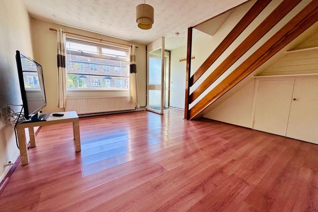 136 Sevenfields, Swindon photo 3
