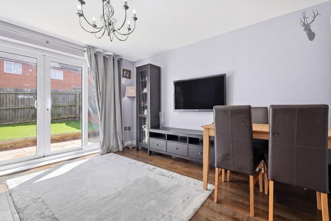 84 Abbess Terrace, Loughton photo 3