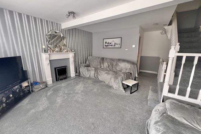 88 Lyme Grove, Stockport photo 2