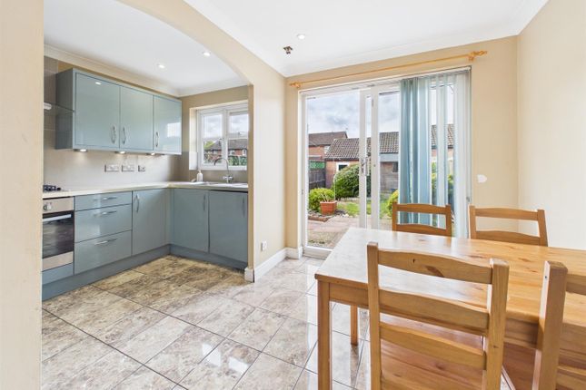 36, Pemberton Gardens, Reading photo 2