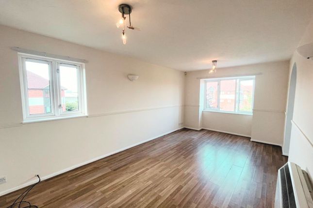 41, Brimfield Road, Purfleet photo 3