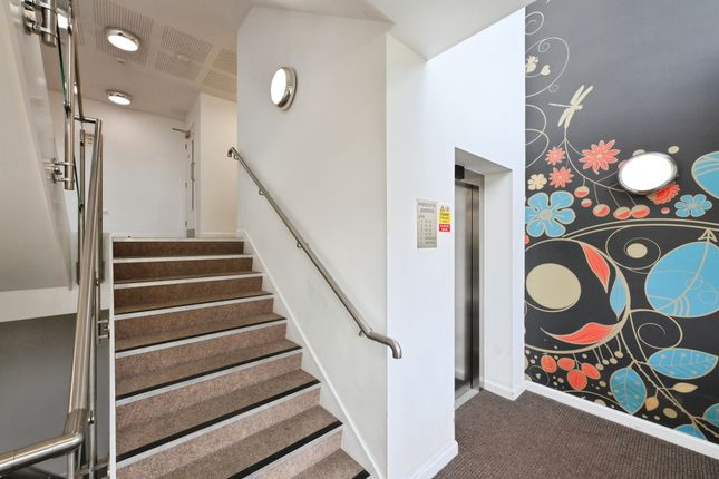 24, Bridgewater Gardens, Hoddesdon photo 2