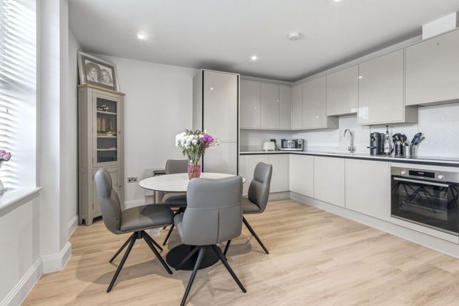 Flat 4 Spring House 5-7, High Street, Sunninghill photo 3