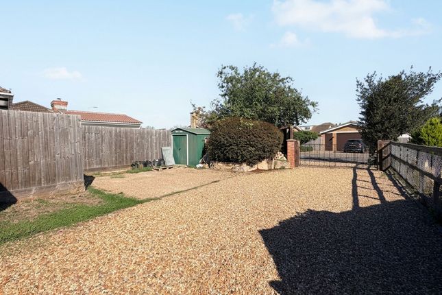59 Portfields Road, Newport Pagnell photo 2
