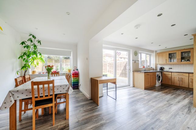83, Oak Avenue, Sandhurst photo 3