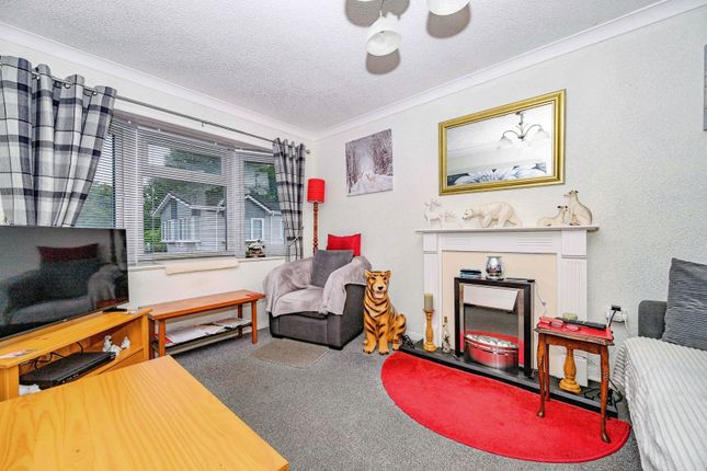 34, Collins Wood, Caddington photo 4