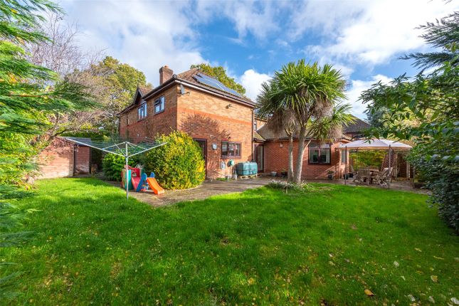 Thumbnail Detached house for sale in West Field Close, Tadley, Hampshire
