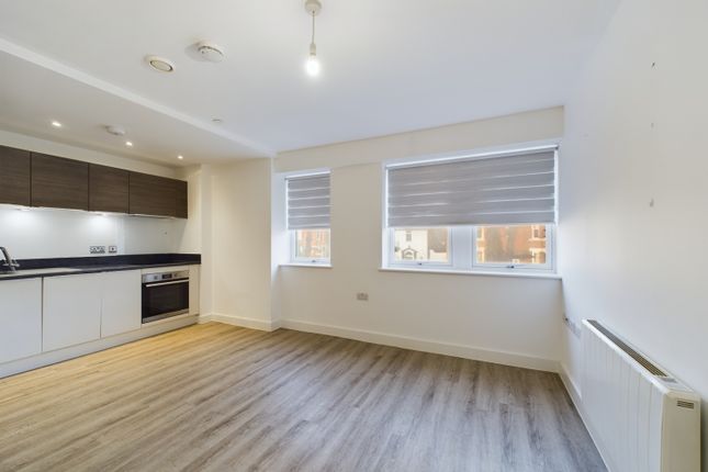 Flat to rent in Clifton House, 84 Broadway, Peterborough