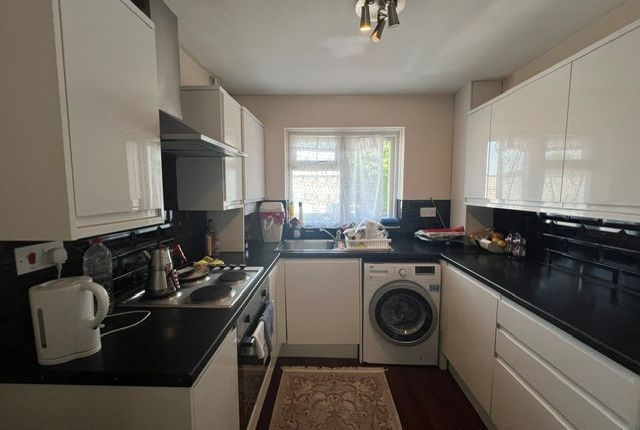 87, Caneland Court, Waltham Abbey photo 4