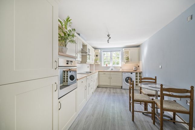 9, Courtney Place, Binfield photo 4