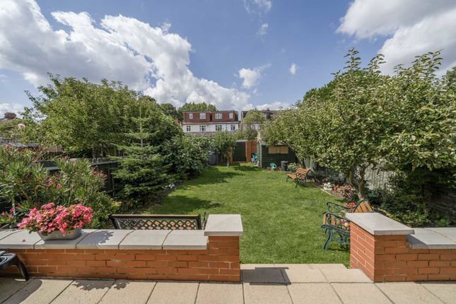 Property for sale in Royal Gardens, London
