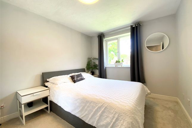 51, Masefield Gardens, Crowthorne photo 4