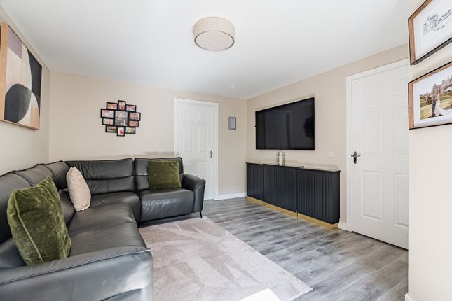 17, Dunipace Road, Edinburgh photo 4