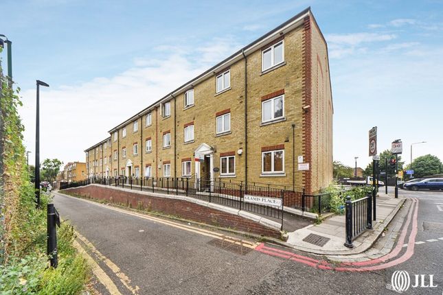 Flat for sale in Glamis Place, London