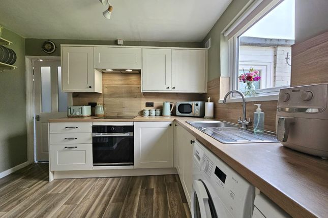 7, Whiteway Close, Dursley photo 2