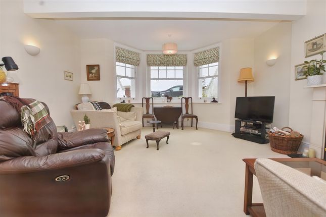 Flat for sale in Chatsworth Gardens, Eastbourne