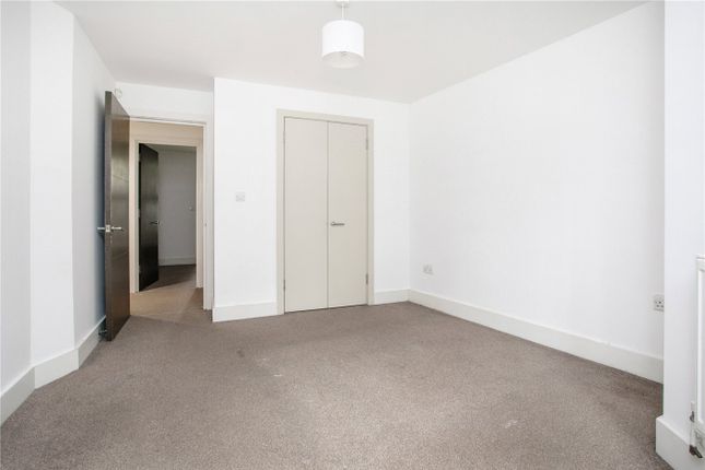 Flat to rent in Brooke Road, London