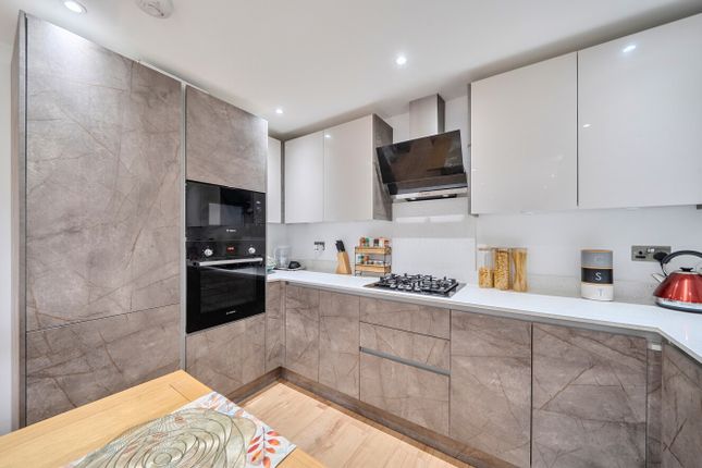 Flat 3 Karun House, 10, Brittain Road, Surrey photo 3