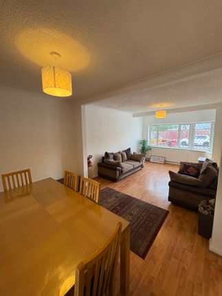 84c, Cornwall Avenue, Slough photo 2