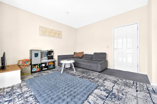 70, Blackthorn Road, Ilford photo 3