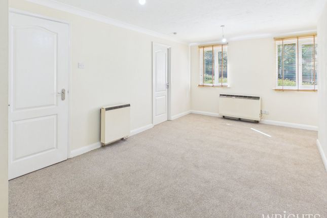 8, Walsingham Close, Hatfield photo 2