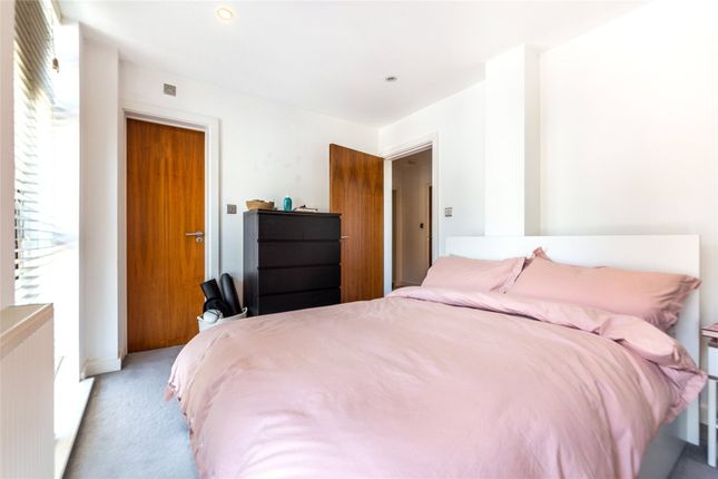 Flat for sale in 100 Lansdowne Drive, London