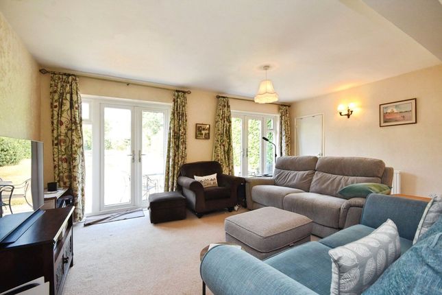 52, Longmead Avenue, Essex photo 4