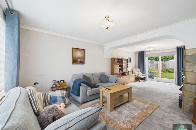 40, Punch Copse Road, Three Bridges photo 2