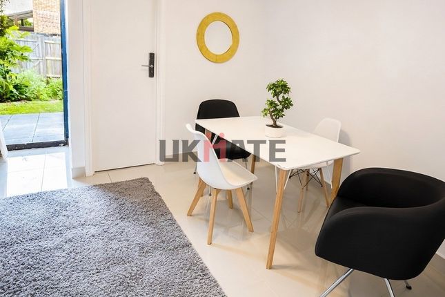 44, Claire Place, London photo 4