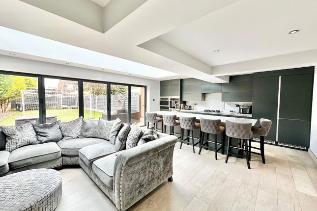 73, Parkfield Drive, Birmingham photo 2