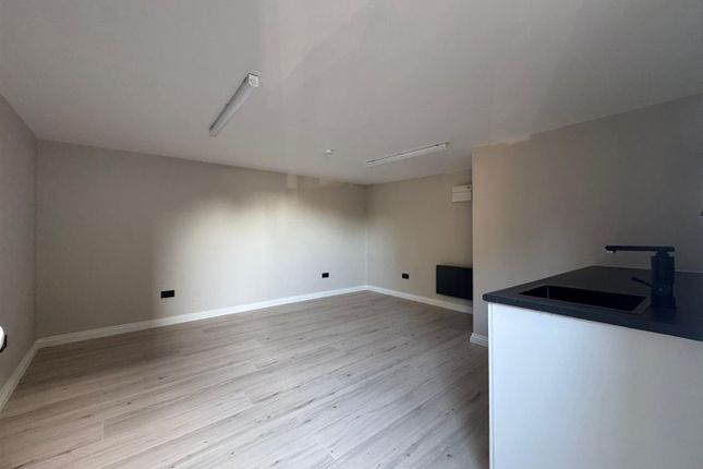 112, Montagu Road, London photo 3