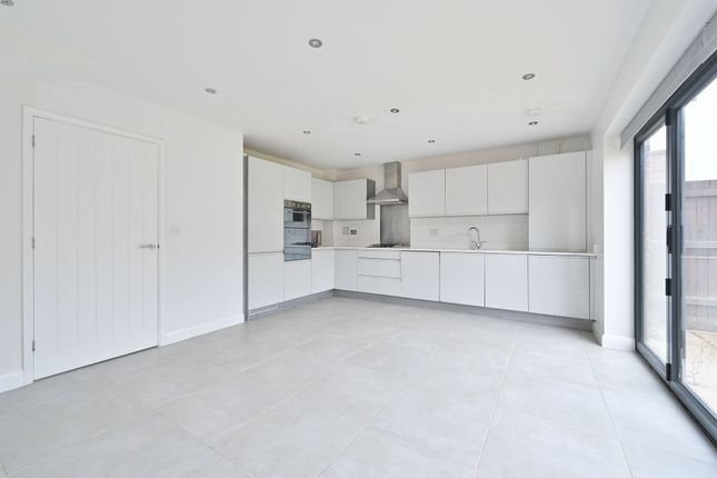 11 The Copse Woodside Road, Abbots Langley photo 4