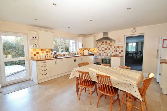 9, Green Lane, North Leigh photo 4