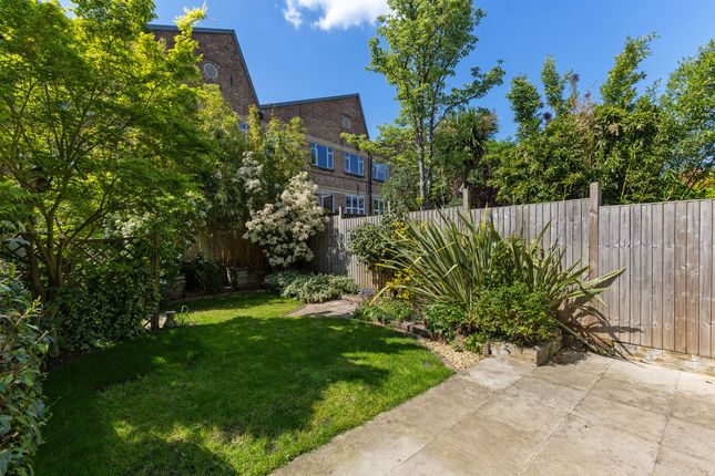 57, Thorney Hedge Road, London photo 2