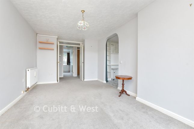 6, Lordsgrove Close, Tadworth photo 4