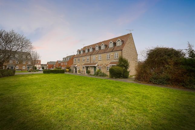 Town house for sale in Parrish Close, Bishops Itchington, Southam