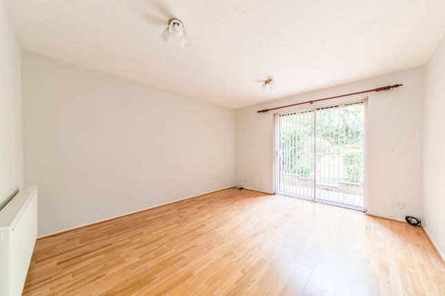 21, Eyston Drive, Surrey photo 2