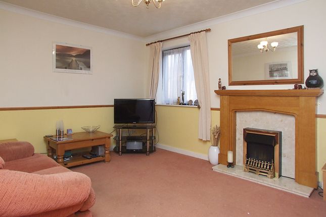 Chatsworth Drive, Wellingborough photo 2