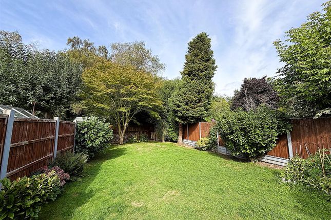 26, Heath Side, Orpington photo 4